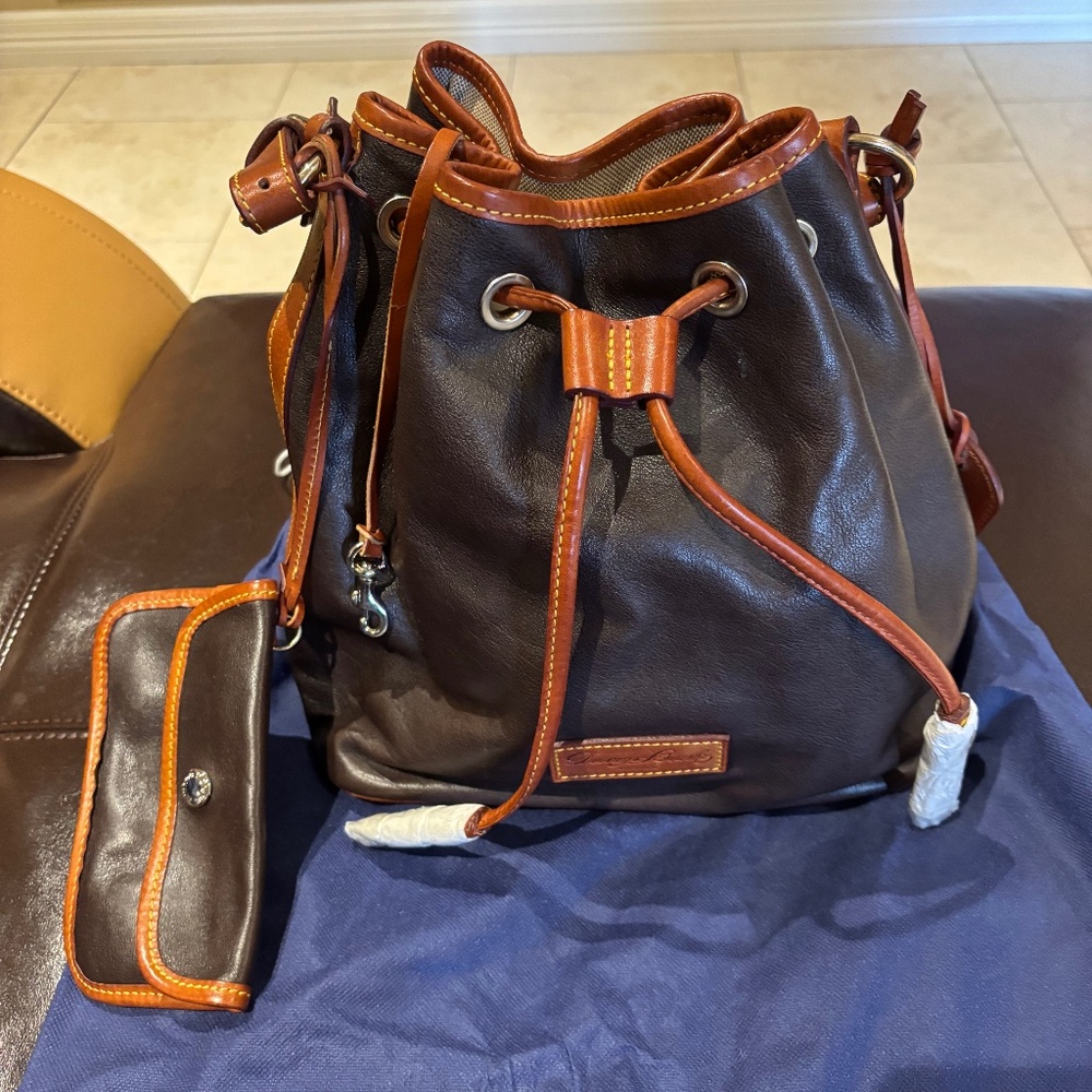 DOONEY & BOURKE BROWN BUCKET SHOULDER BAG